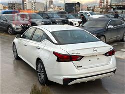 نيسان ألتيما